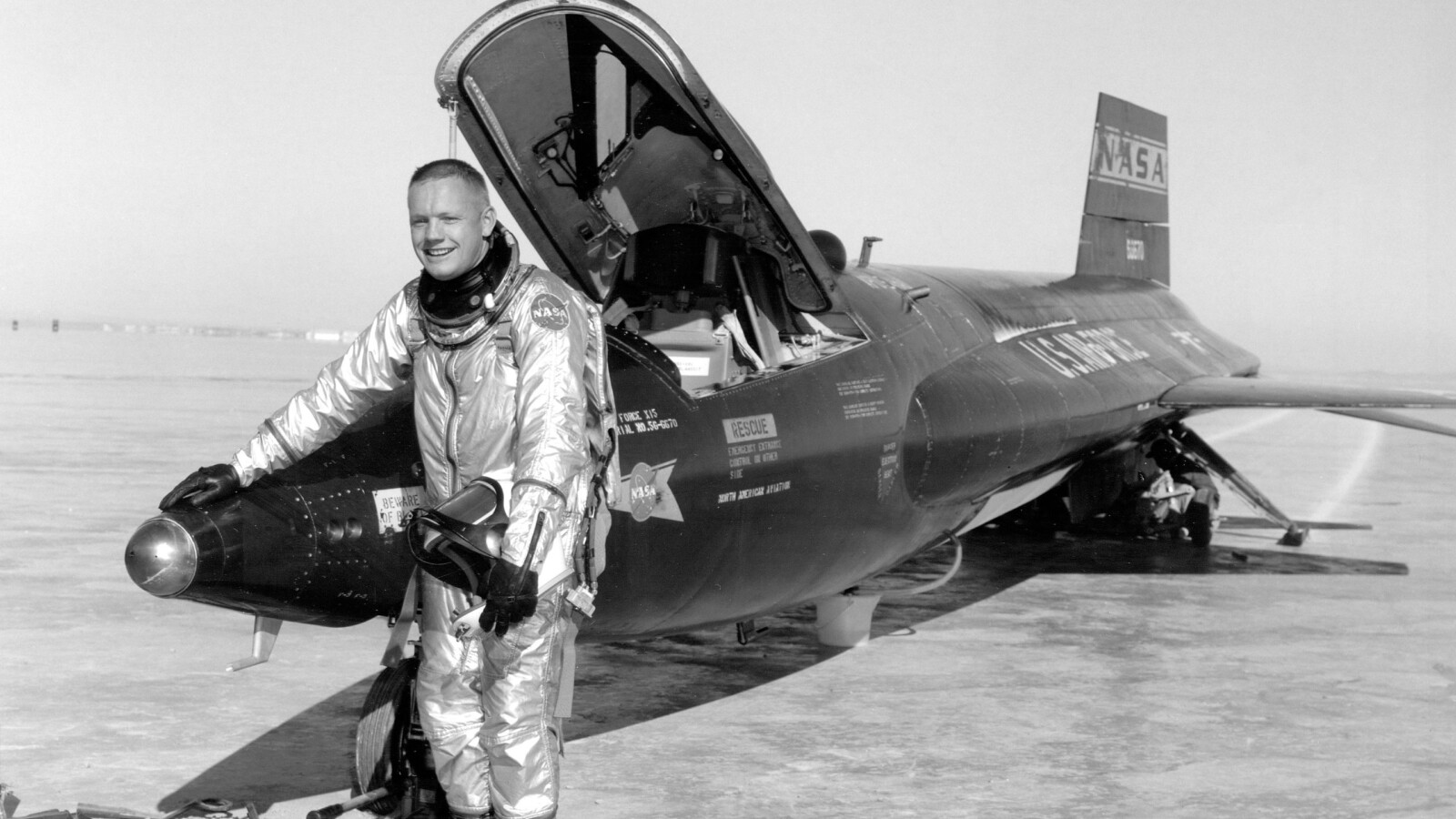 Neil Armstrong uz avion X-15-1. Javna Domena.