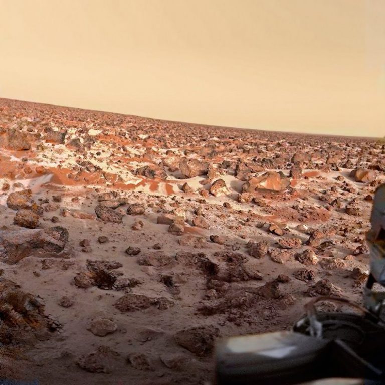 Fotografija sa mjesta na koje je sletio Viking 2. Slika je izoštrena sa super-rezolucijskim tehnikama. Izvor: NASA / JPL / Ted Stryk / Planetary.org