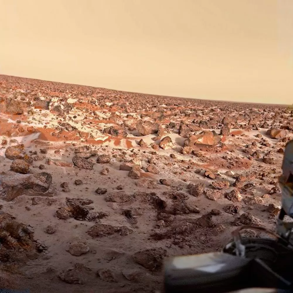 Fotografija sa mjesta na koje je sletio Viking 2. Slika je izoštrena sa super-rezolucijskim tehnikama. Izvor: NASA / JPL / Ted Stryk / Planetary.org