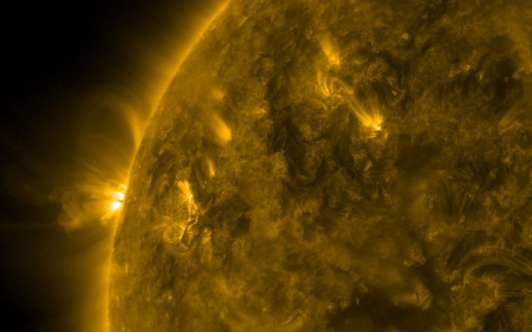2020. bila je velika godina za istraživanje svemira kada je u pitanju Sunce. Lansiranjem Solarnog orbitera znanstvenici su otkrili mnogo novih stvari o zvijezdi uključujući takozvane "logorske vatre" koje možete vidjeti u nastavku. Izvor: ESA.
