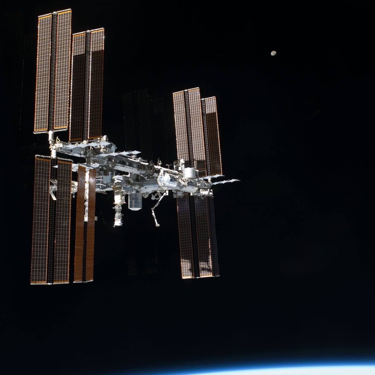 Mali komadić svemirskog otpada oštetio je robotsku ruku na Međunarodnoj svemirskoj postaji (ISS). Izvor: NASA/PA.