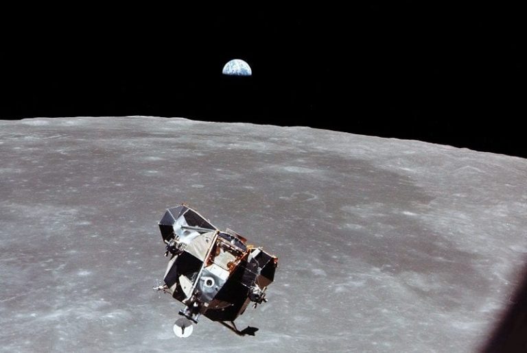 Pogled Apollo 11 prema Zemlji. Sada NASA planira sletjeti na tamnu stranu Mjeseca po prvi puta u svojoj povijesti. Izvor: NASA