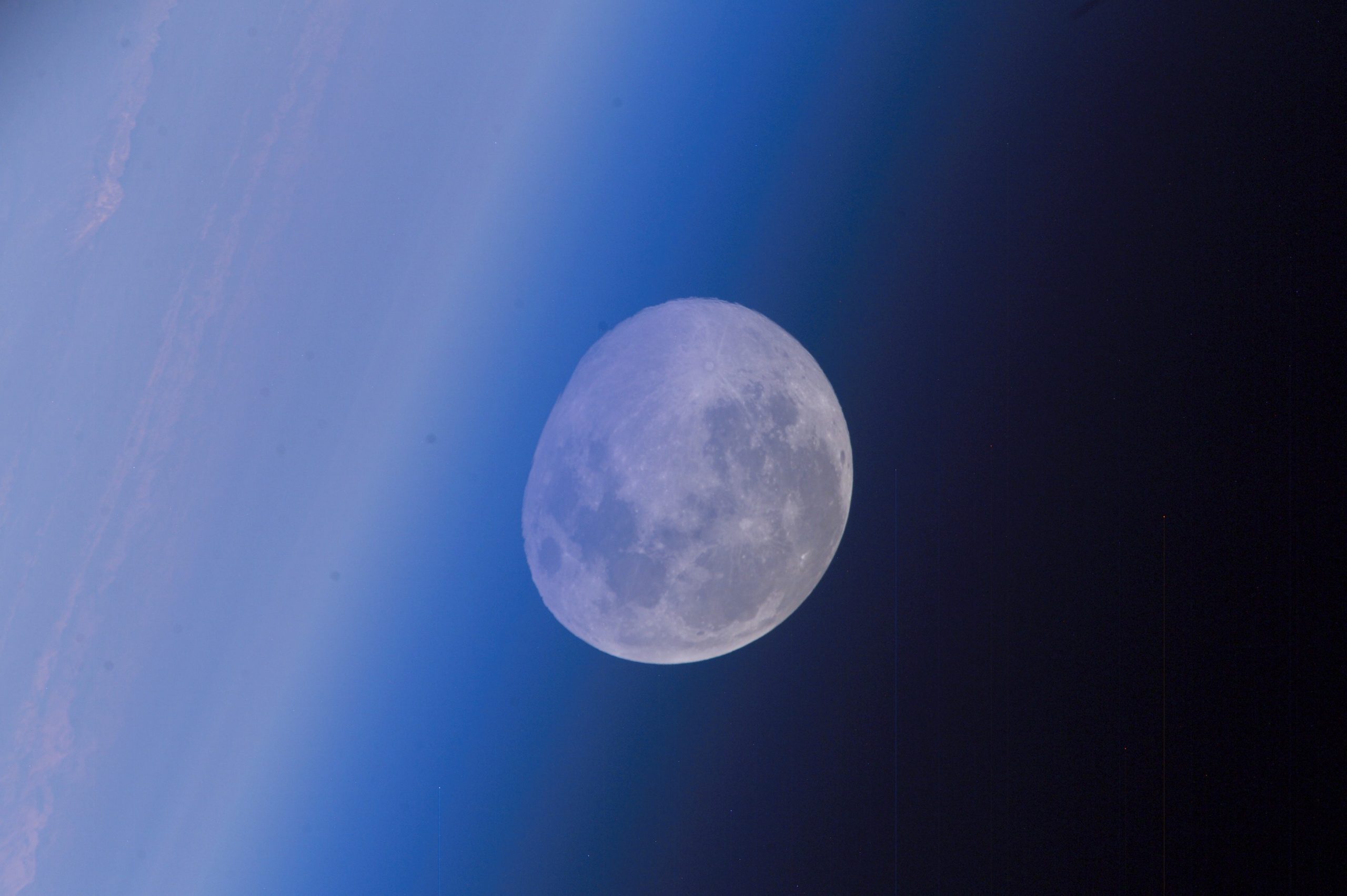 Puni Mjesec snimljen s Međunarodne svemirske stanice u listopadu 2017. Izvor: moon.nasa.gov.