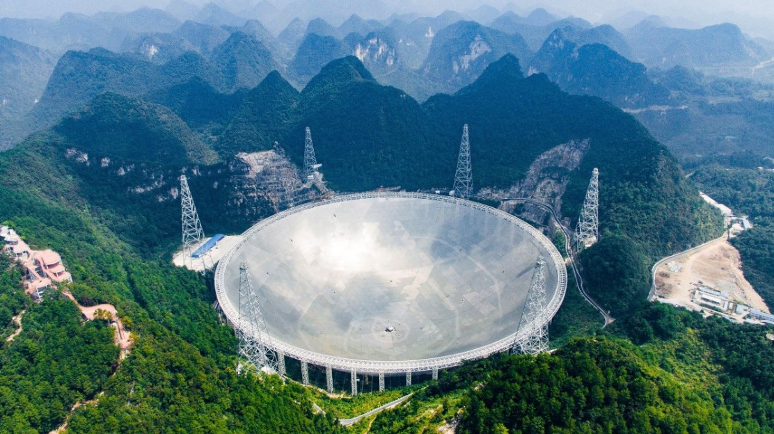 Novi kineski teleskop FAST. Izvor: Universetoday.com.