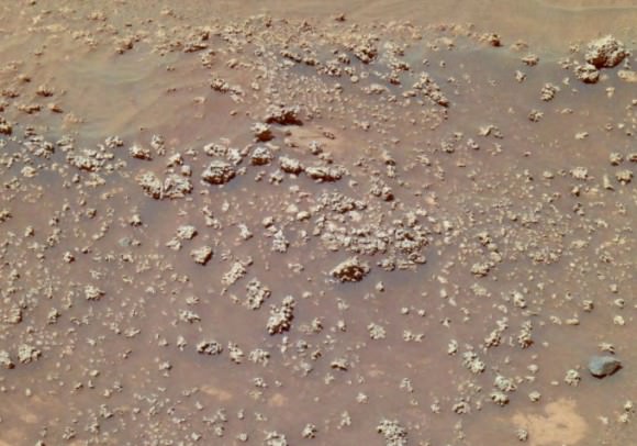 Stijene bogate silicijevim dioksidom u obliku „cvjetače“ koje je fotografirao Spirit Rover u blizini stijene Home Plate u krateru Gusev 2008 (©NASA/JPL-Caltech).