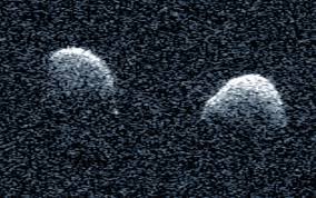 Binarni asteroid 2017 YE5.