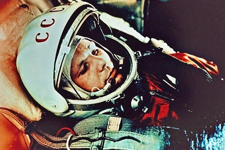 Jurij Gagarin u svemirskoj letjelici Vostok 1 12. travnja 1961. godine (©Sovfoto).