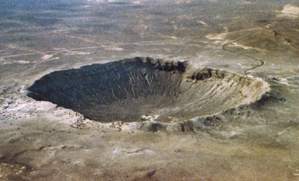 Krater Barringer u Arizoni (©D. Roddy, U.S. Geological Survey).