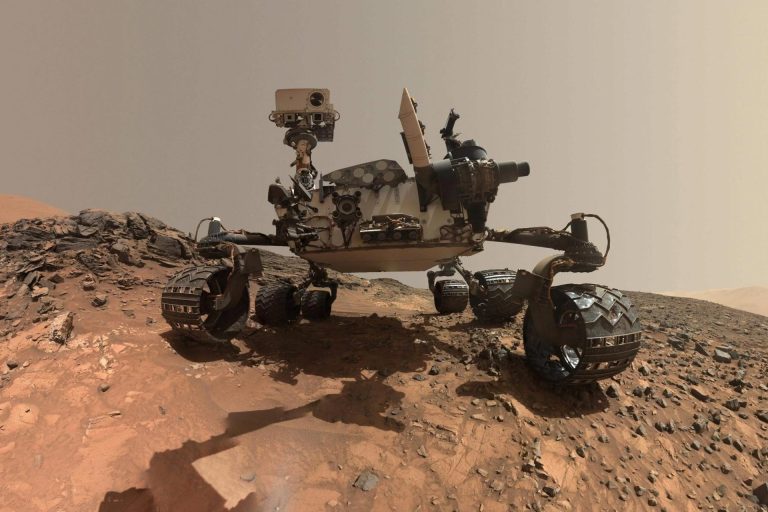 'Autoportret' (tj. 'selfie') NASA-inog rovera Curiosity (©NASA, JPL-Caltech, MSSS).