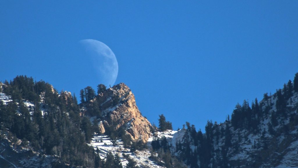 Izlazak Mjeseca iznad planine u Utahu (©NASA/Bill Dunford).