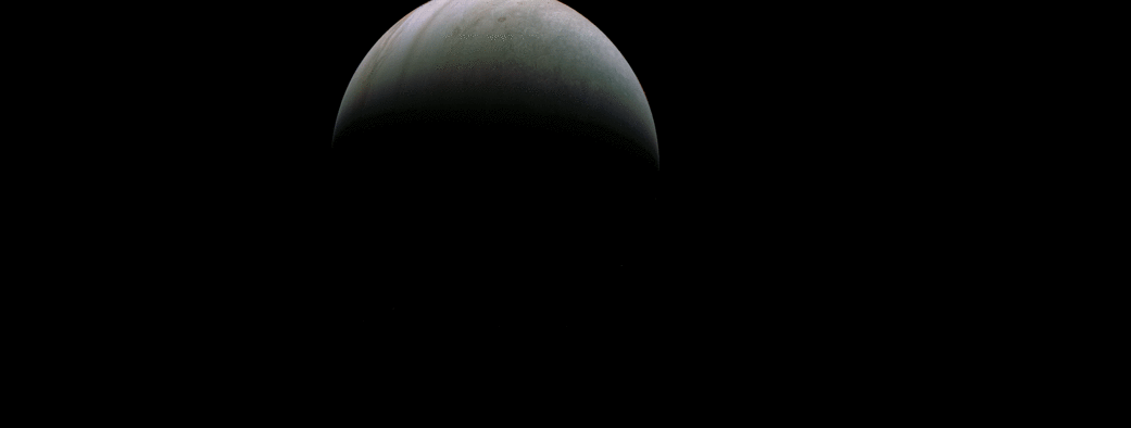 Ova animacija prikazuje perspektivu svemirske letjelice Juno na Jupiteru tijekom preleta 9. travnja 2022. godine (©NASA/JPL-Caltech/SwRI/MSSS).