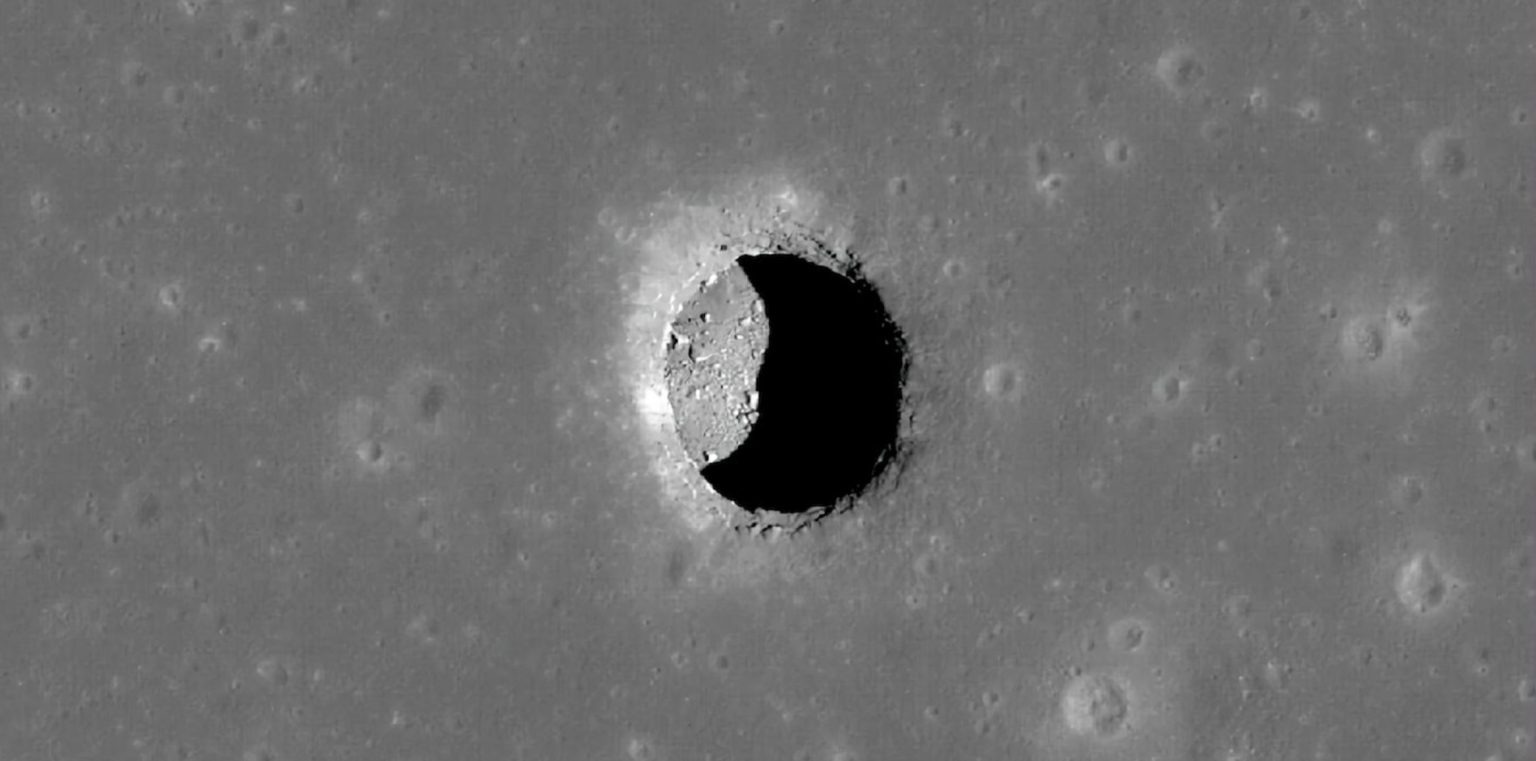 Detalj kratera na Mjesecu (NASA et al)