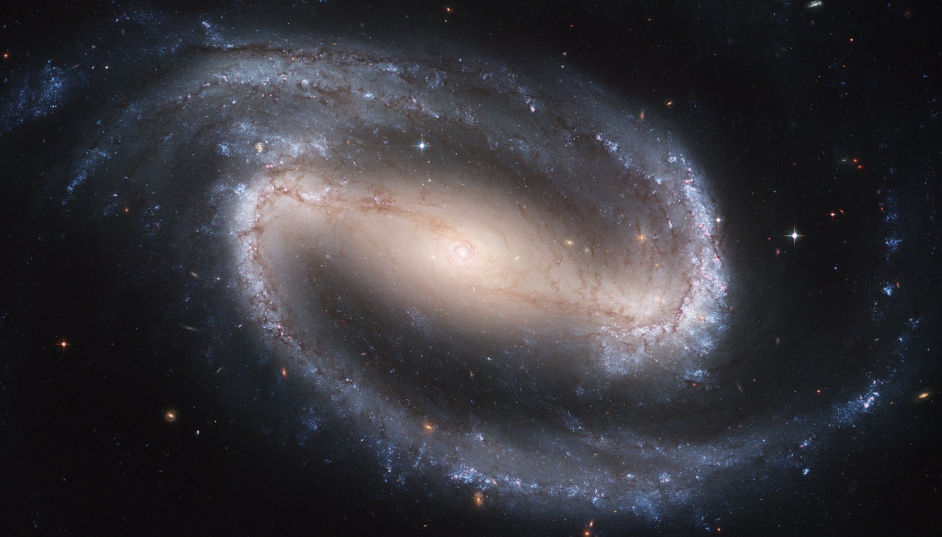 Galaksija NGC 1300 – primjer prečkaste spiralne galakasije (©Hubble, NASA).