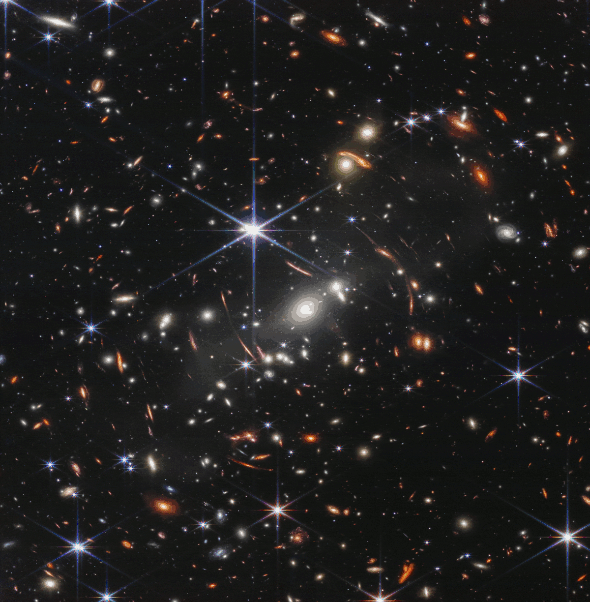 Usporedba snimki SMACS 0723 koje su napravili Hubble i nedavno James Webb (©NASA).
