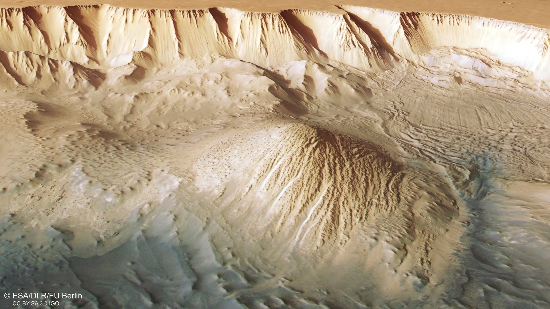 Jedno od uzvišenja unutar kanjona Valles Marineris (©ESA/DLR/FU Berlin, CC BY-SA 3.0 IGO).