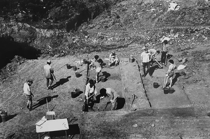 Radnici iskapaju kamenolom Evron na sjeverozapadnoj obali Izraela 1970-ih (©Evron Quarry Excavation Archive).