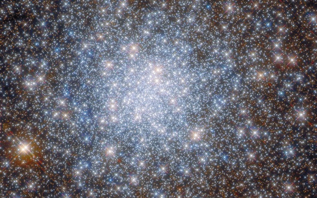 Hubbleova snimka kuglastog skupa NGC 6638 u zviježđu Strijelca (©ESA,NASA). - NASLOVNA