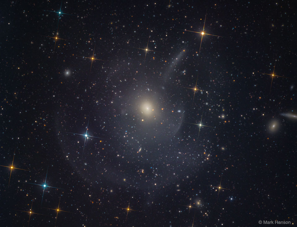 Galaksija Messier 89 (©NASA).