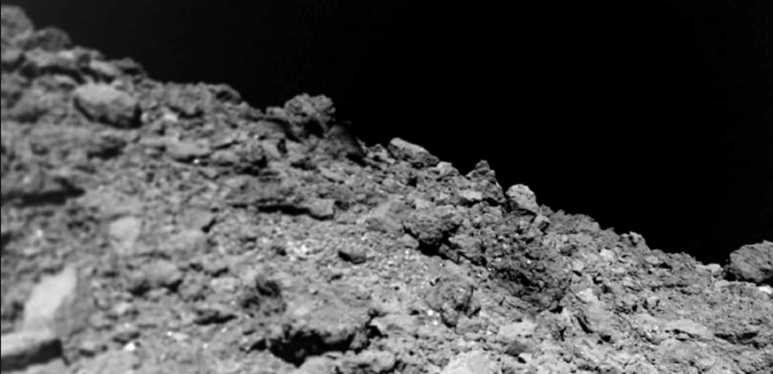 Surface-features-of-Asteroid-Ryu (curiosmos)