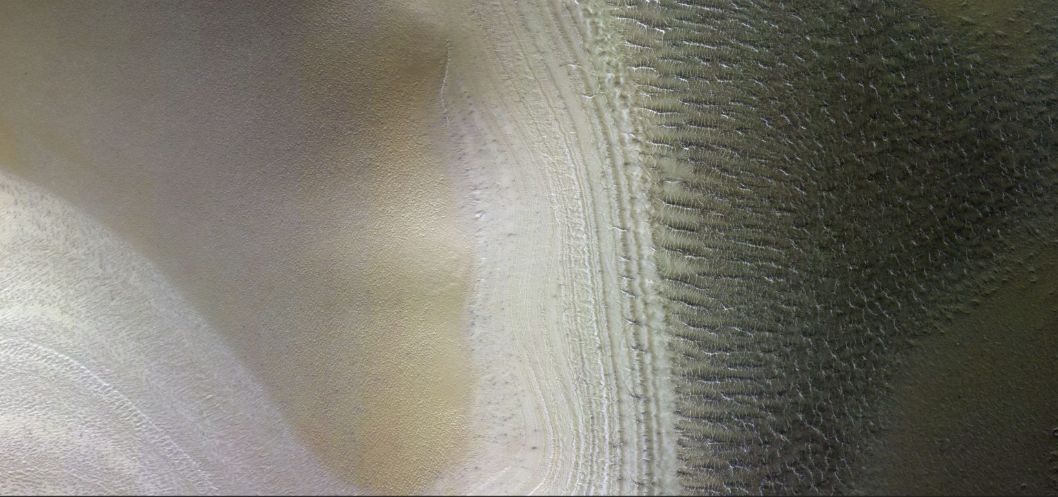 Slana voda na Marsovom južnom polu. Izvor: Esa.org.