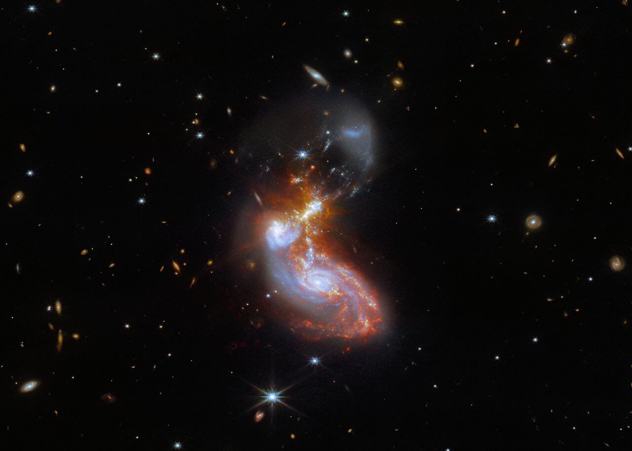 Par spajajućih galaksija u zviježđu Dupin. Izvor: ESA/Webb, NASA & CSA, L. Armus, A. Evans.
