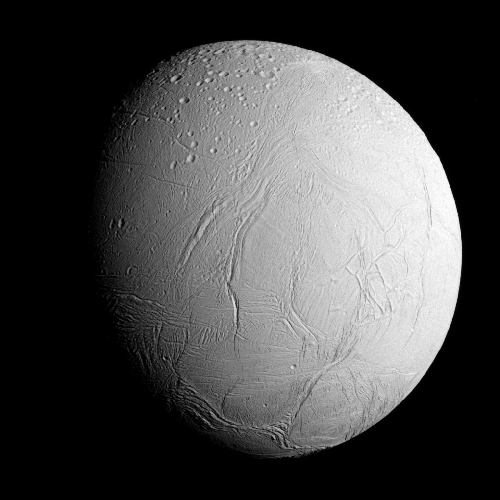 Mjesec Encelad kako ga je snimila letjelica Cassini 2015. godine (©NASA).