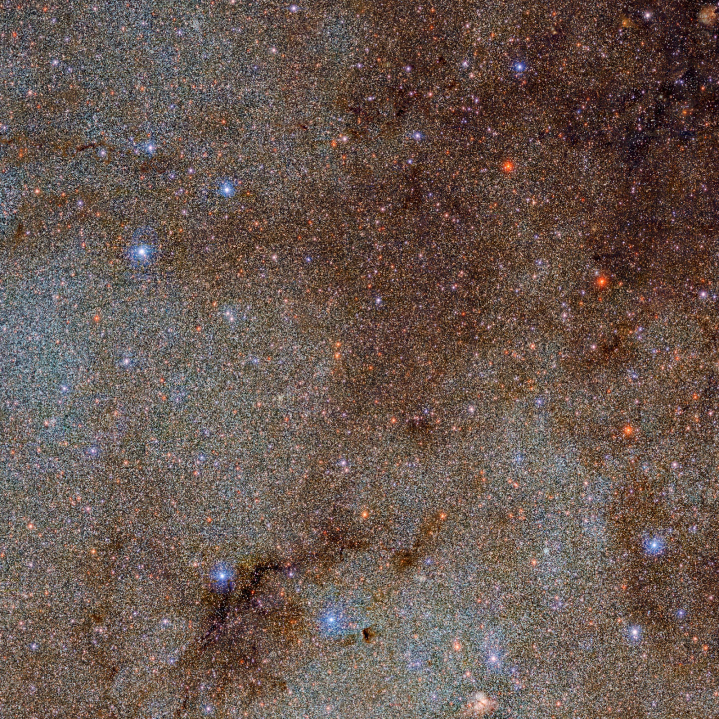 Ova slika, koja je prepuna zvijezda i tamnih oblaka prašine, tek je mali isječak novog istraživanja Mliječne staze (©DECaPS2, DOE, FNAL, DECam, CTIO, NOIRLab, NSF, AURA, E. Slawik, M. Zamani, D. de Martin).