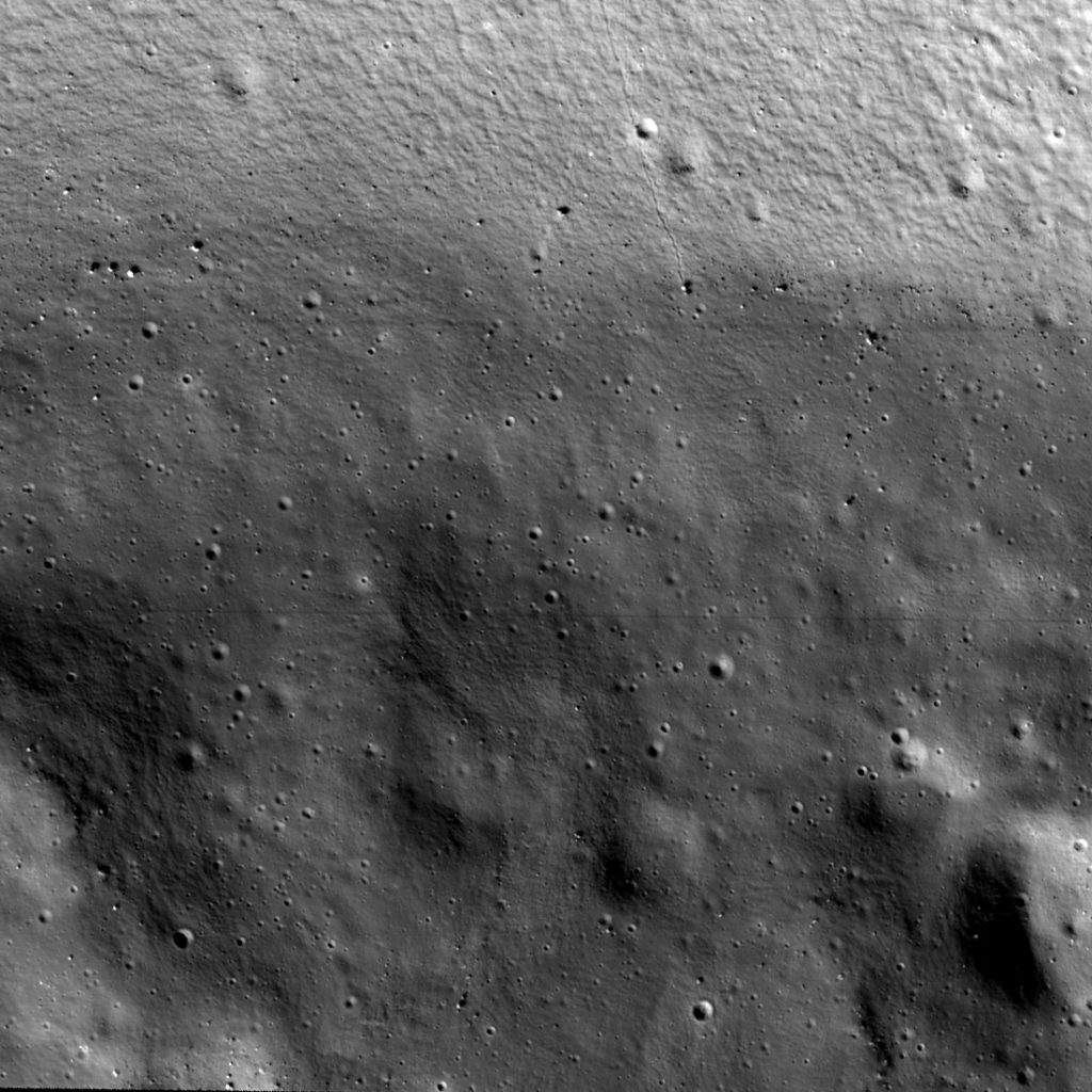 Slika kratera Shackleton (©NASA,KARI).