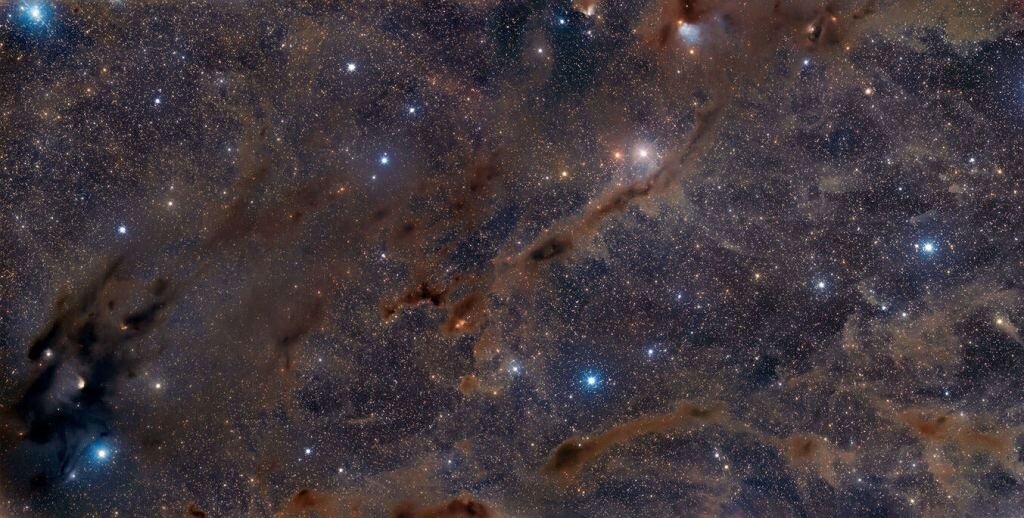 Slika prikazuje dio divovskog molekularnog oblaka Bika – Zemlji najbližeg aktivnog područja stvaranja zvijezda (©Adam Block/Steward Observatory/University of Arizona).