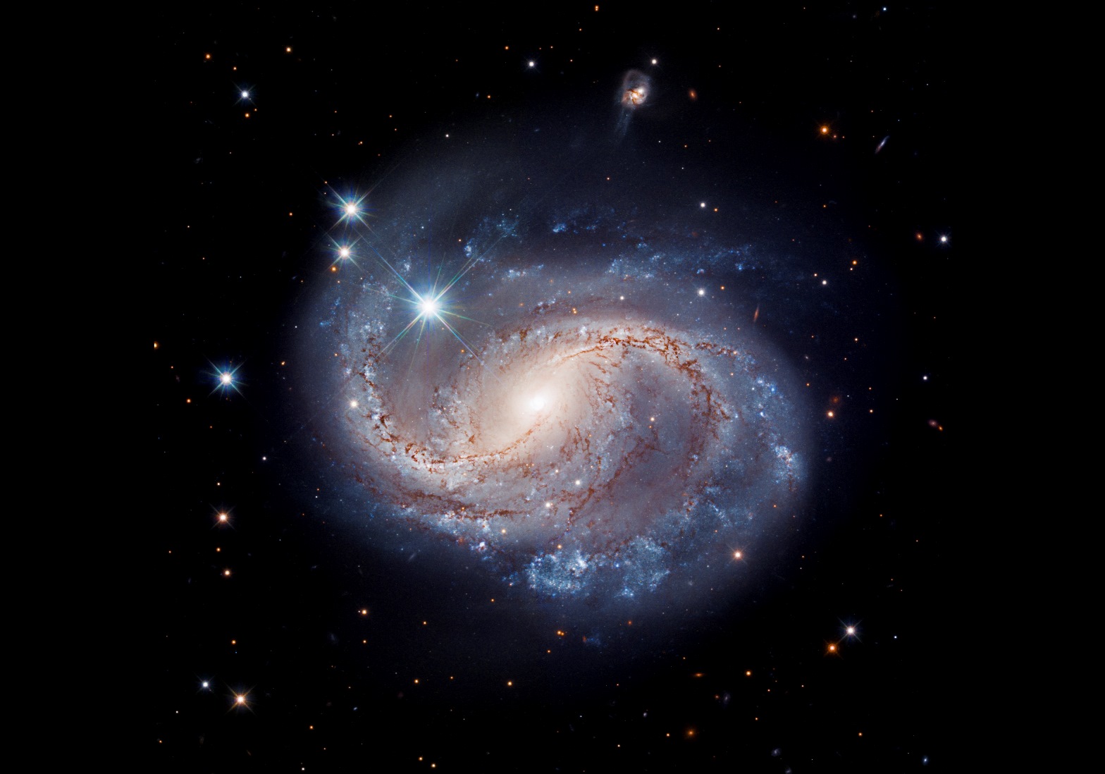 Spiralna prečkasta galaksija NGC 6956. Izvor: NASA, ESA, and D. Jones (University of California – Santa Cruz); Processing: Gladys Kober (NASA/Catholic University of America)