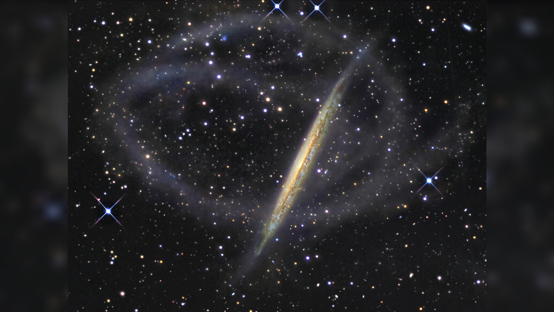 Ostaci raspadnute patuljaste galaksije oko veće galaksije NGC 5907. Izvor: Jay Gabany / Blackbird Observatory.