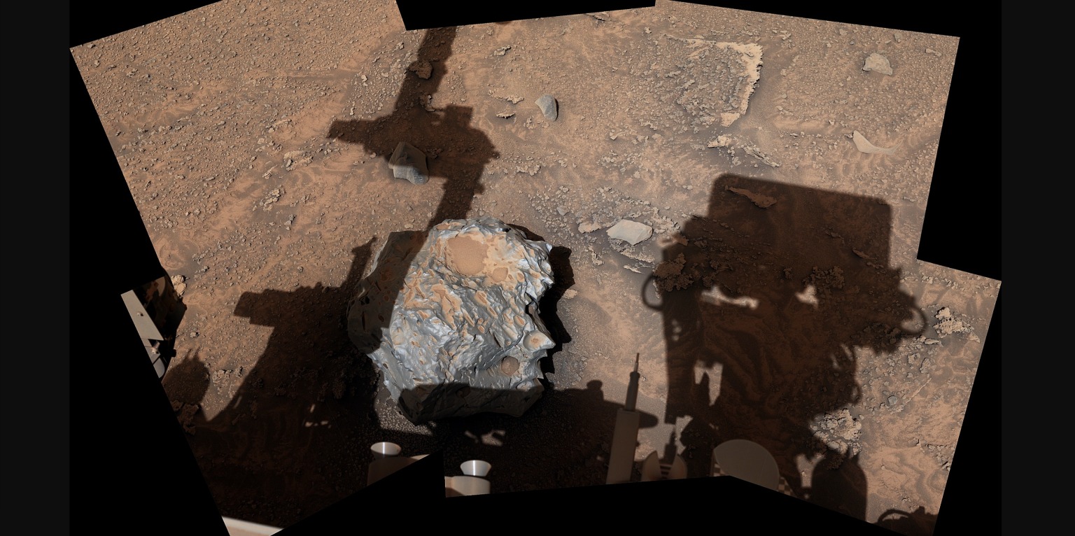 Curiosity-Rover-Meteorite-1536x7 (NASA, Curiosmos)