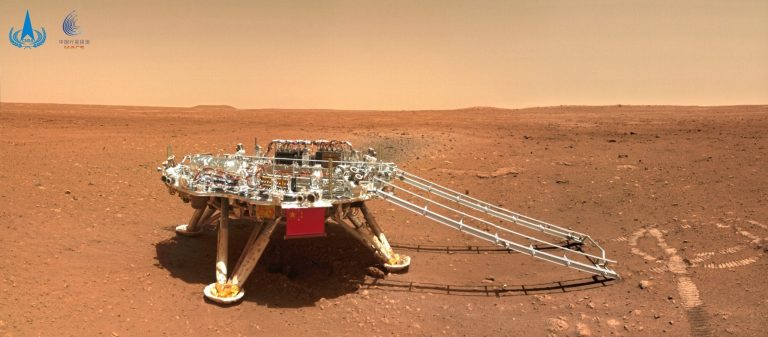 Curiosmos - kineski rover (naslovna)