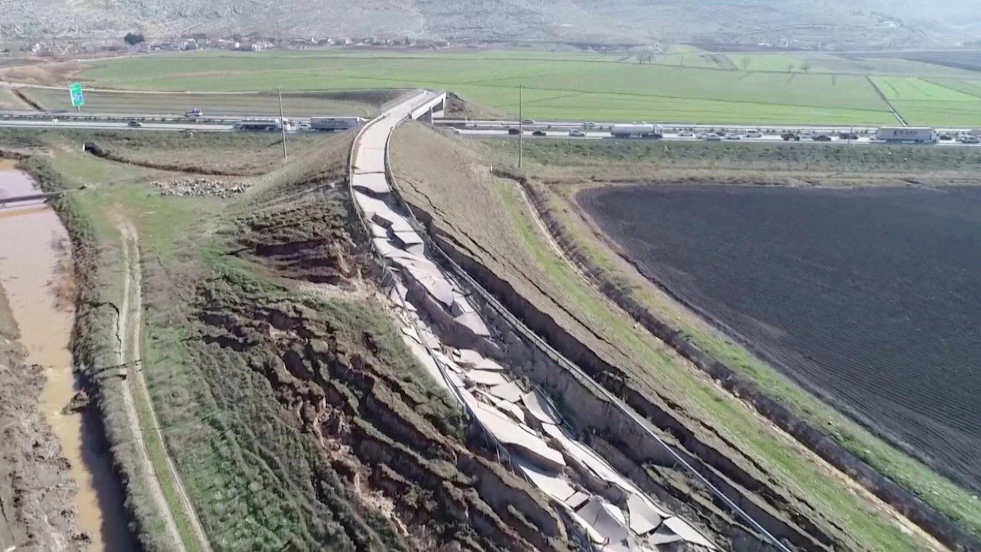Povrsinska pukotina u Turskoj (Reuters)