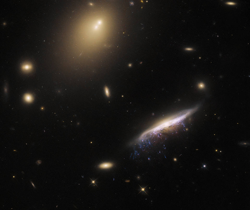 Galaksija JW100. NASA.