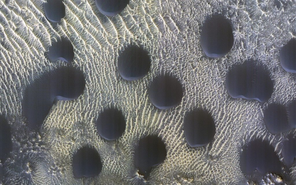 Pješčane dine na Marsu. Zasluge: NASA / JPL-Caltech / Sveučilište u Arizoni.