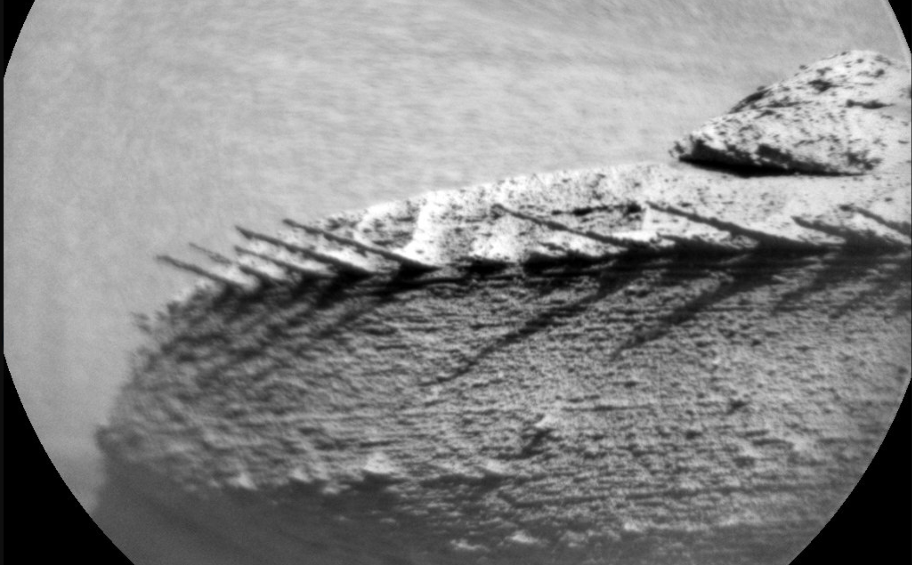 Ovo je najčudniji kamen na Marsu