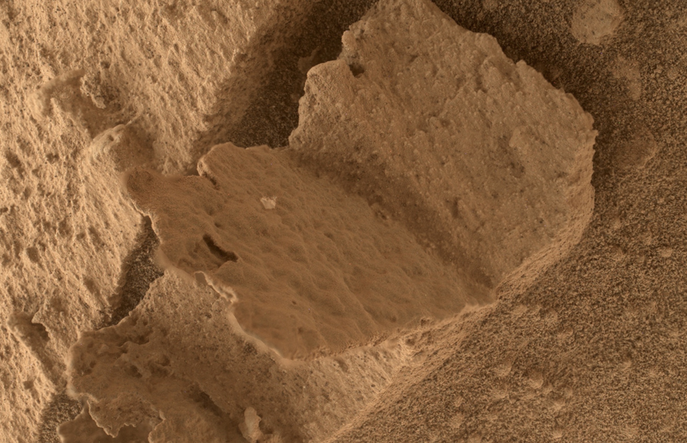 Rover Curiosity pronašao je kamen u obliku knjige na Marsu