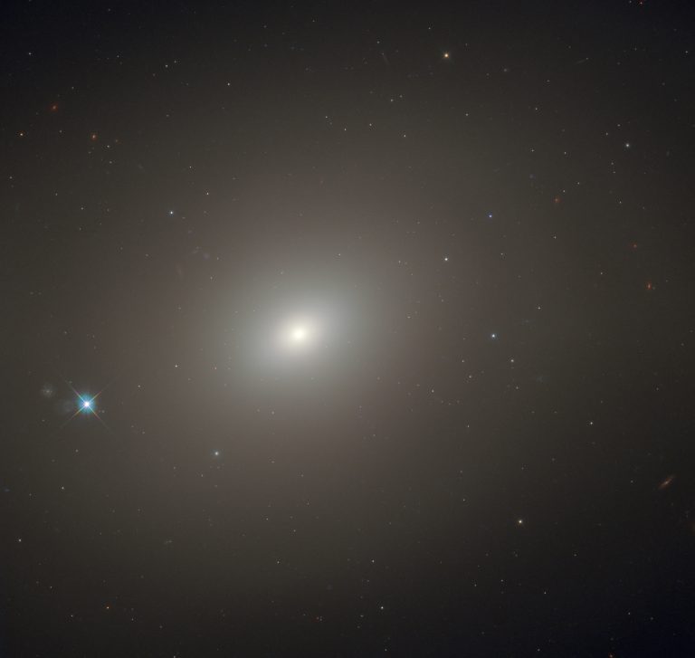 Hubble otkriva zagonetnu galaksiju Messier 85 u nevjerojatnim detaljima