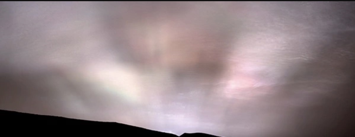 Lijepi oblaci i sunčeve zrake na Marsu. NASA/JPL-Caltech/MSSS/SSI.