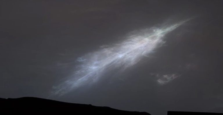 Oblak na Marsu. NASA/JPL-Caltech/MSSS/SSI.
