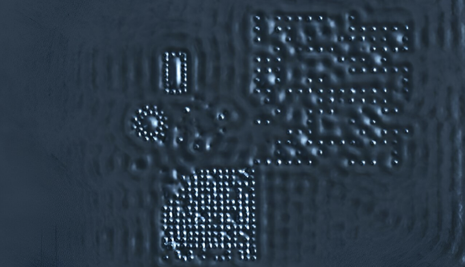 3D prikaz nekih od struktura izgrađenih atom po atom od srebra. Pravokutni i kružni elektronski kavez vidi se u gornjem lijevom kutu slike. Zasluge Lucas Schneider.