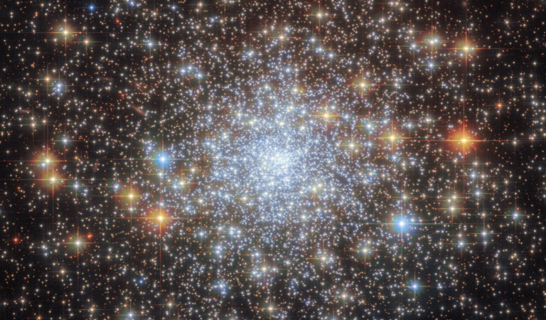 Hubbleov zapanjujući pogled na globularni skup NGC 6652