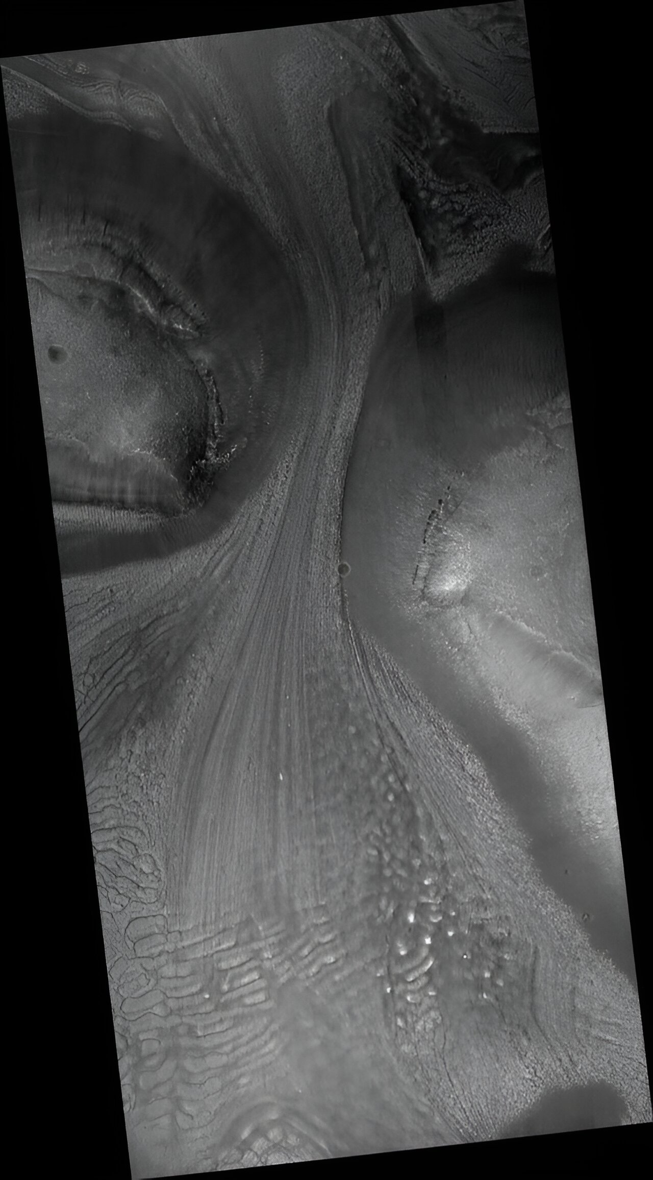 Fotografija u punoj veličini koju je snimio HiRISE ukazuje na neravni teren za koji se smatra da je uzrokovan povlačenjem ledenjaka na Marsu. Zasluge: NASA/JPL-Caltech/Sveučilište Arizona