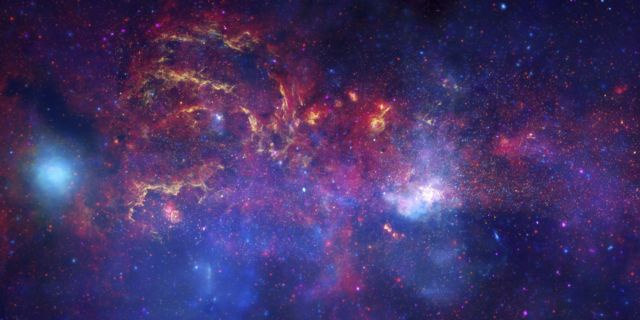 U 2009. godini, svemirski teleskop Hubble, svemirski teleskop Spitzer i Chandra X-zračna opservatorija – surađivali su kako bi proizveli neviđenu sliku središnjeg dijela naše galaksije Mliječne Staze. Autori: NASA, ESA, SSC, CXC i STScI.