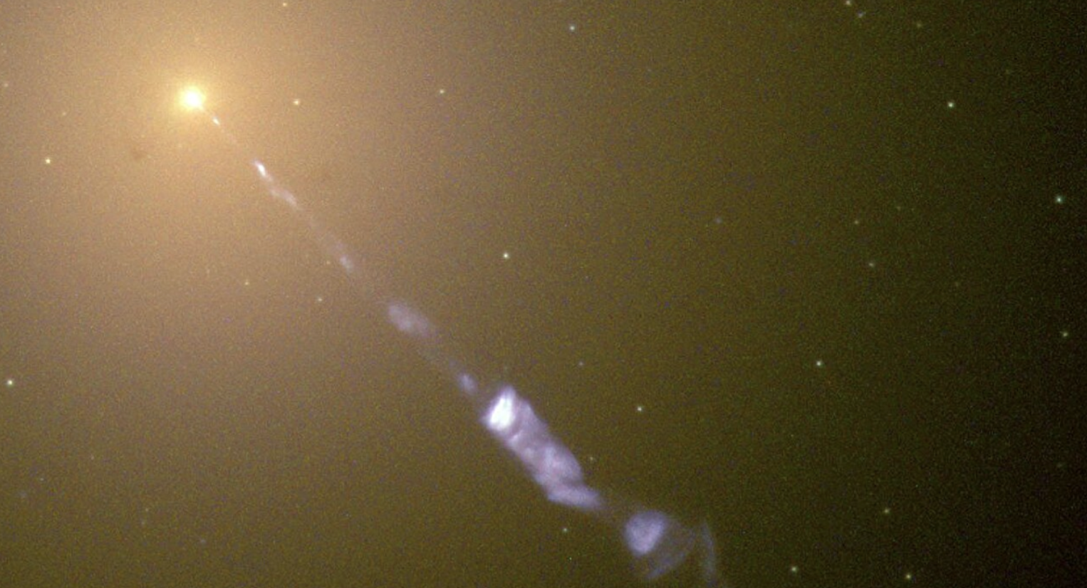 Mlaz iz galaksije M87 možda potiče nove