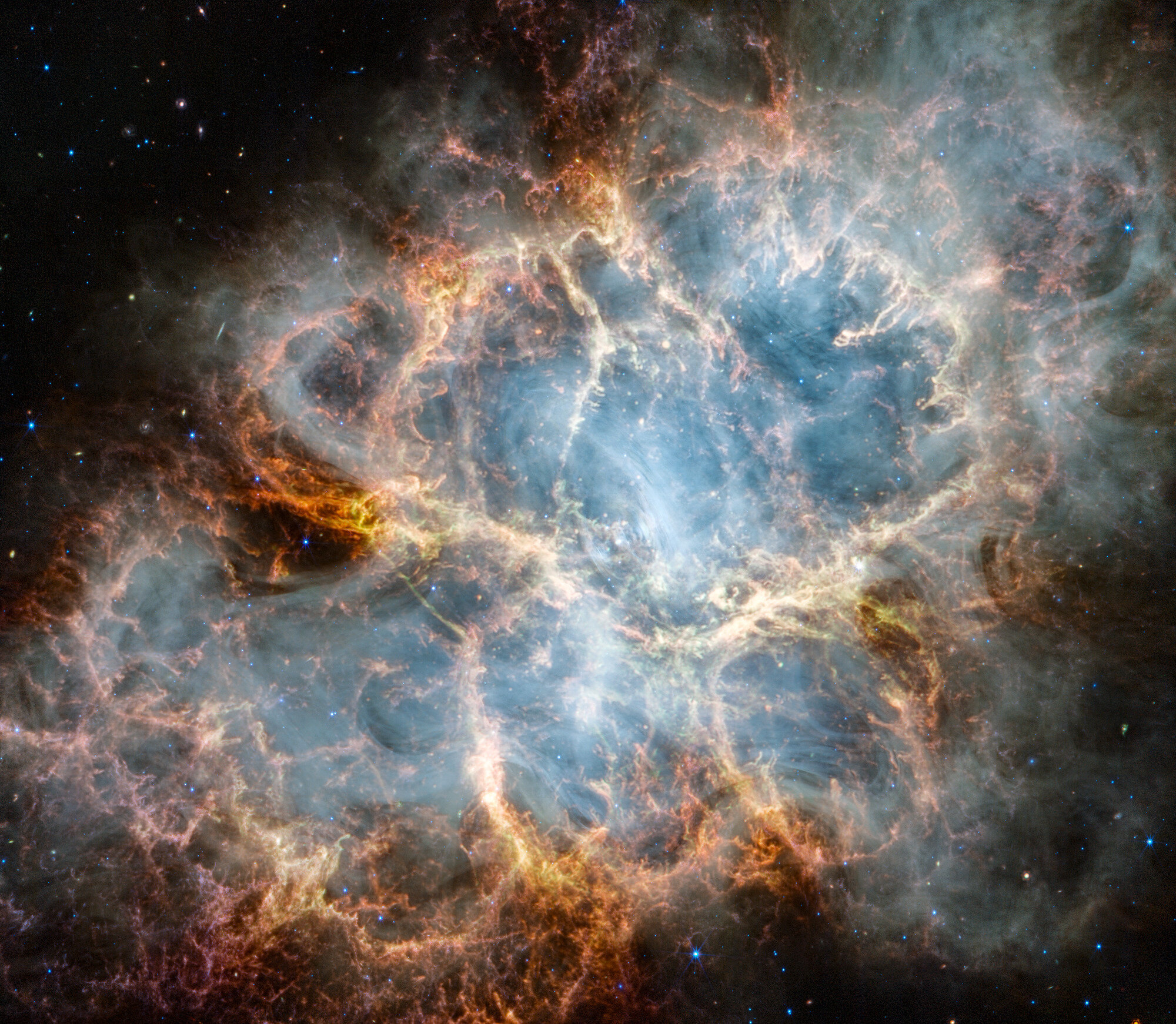 NASA-in svemirski teleskop James Webb promatrao je Rakovu maglicu u potrazi za odgovorima o podrijetlu ostatka supernove. Webbovi instrumenti NIRCam (blizu-infracrvena kamera) i MIRI (instrument za srednji infracrveni spektar) otkrili su nove detalje u infracrvenom svjetlu. Zasluge: Slika NASA, ESA, CSA, STScI, Tea Temim (Sveučilište Princeton)