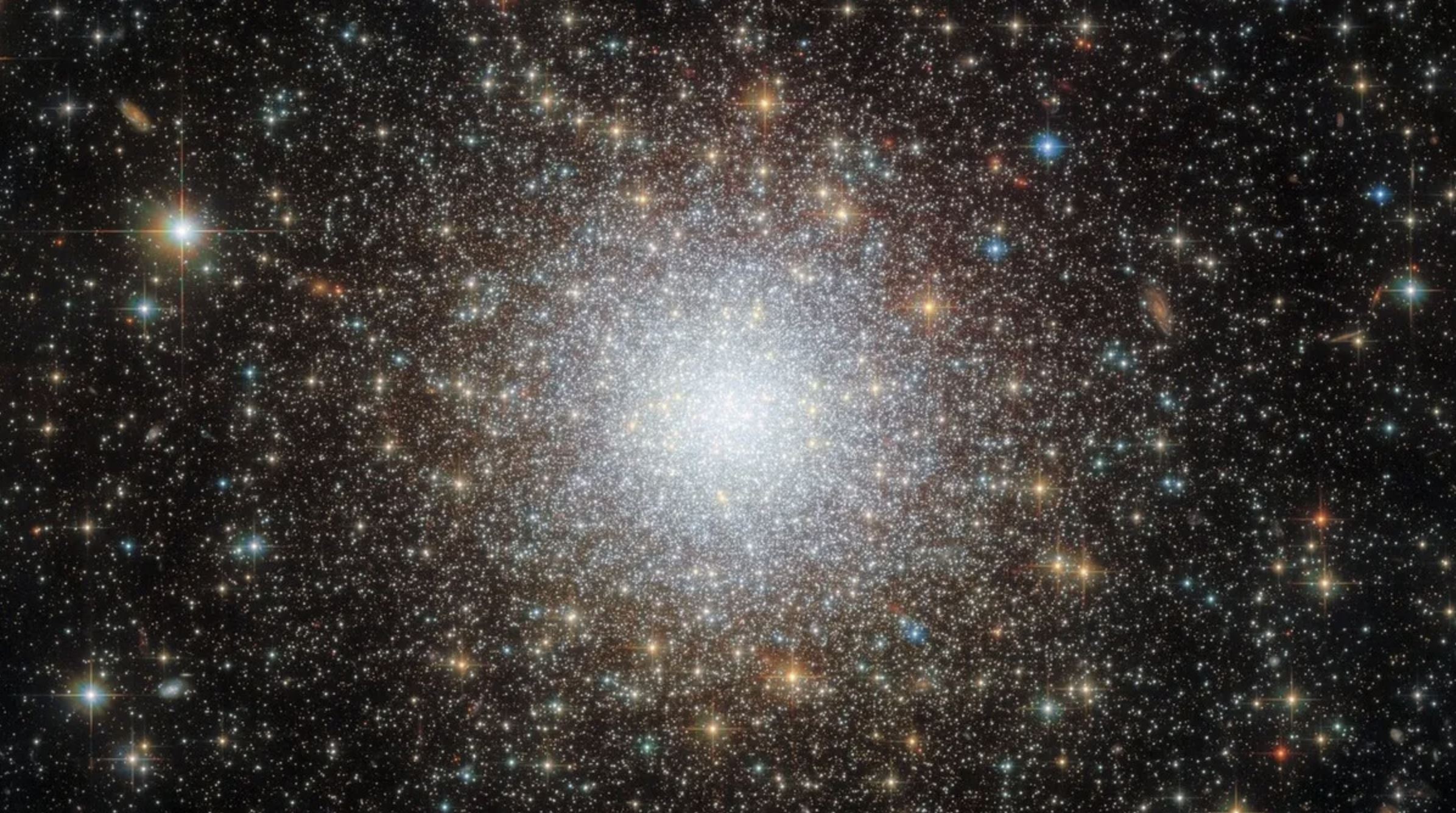 Hubbleov teleskop otkrio svijetlu 'snježnu kuglu' zvijezda u susjedstvu Mliječnog puta