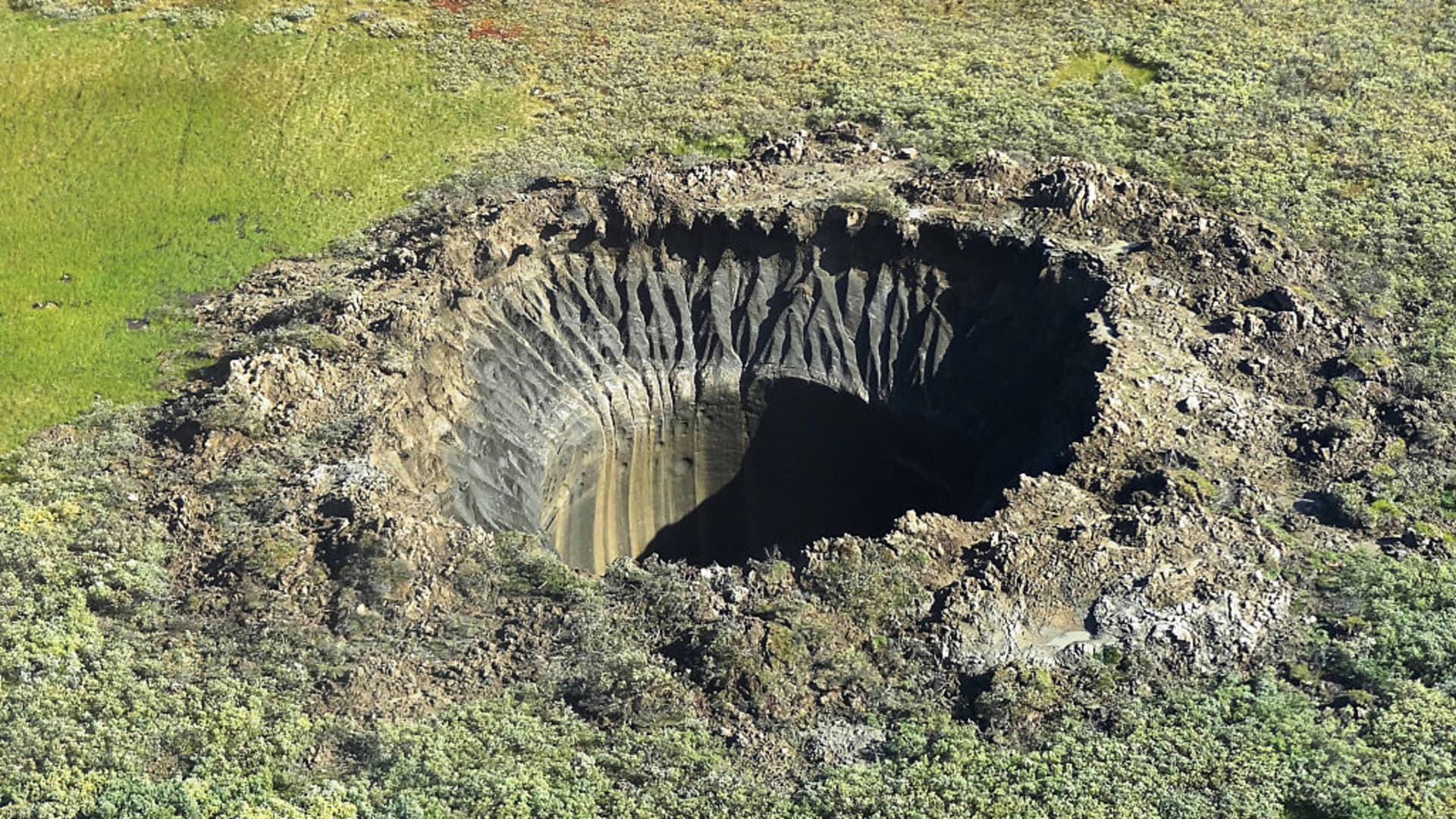 Eksplozivni krateri Sibir. Shutterstock.
