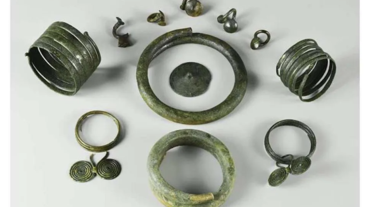 Otkriveno blago Brončanog doba u Poljskoj. Zasluge: A. Piasecka; Antiquity.